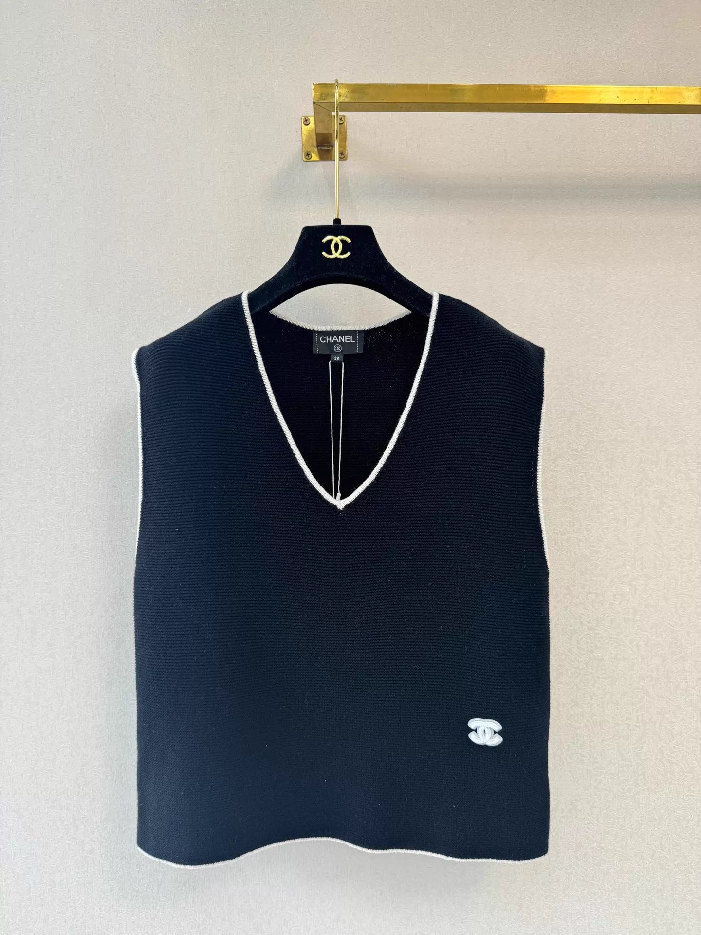 Color-blocked knit vest