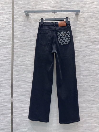 26New-Arrival Jeans with Rear Triangle Logo and Pockets