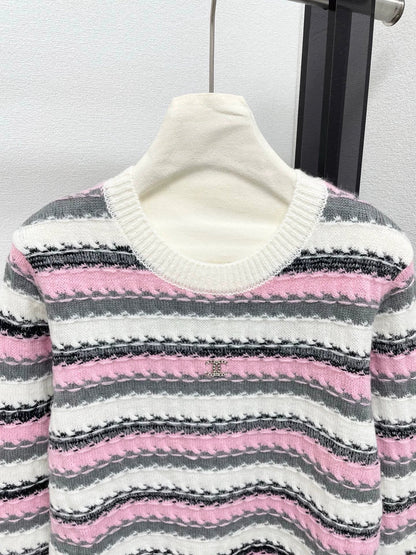 25fw Chest metal logo sweater