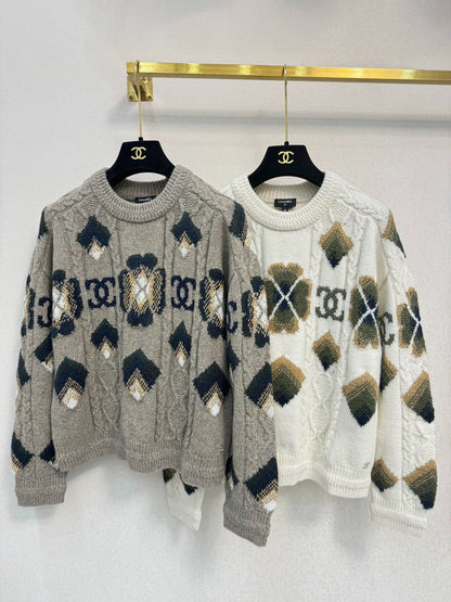 Four leaf clover knitted sweater