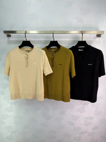 New short-sleeved knit sweater
