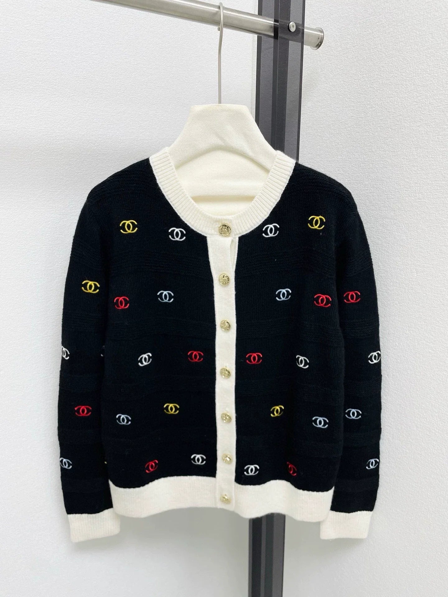 25fw Colorful Embroidered Knitted Cardigan
