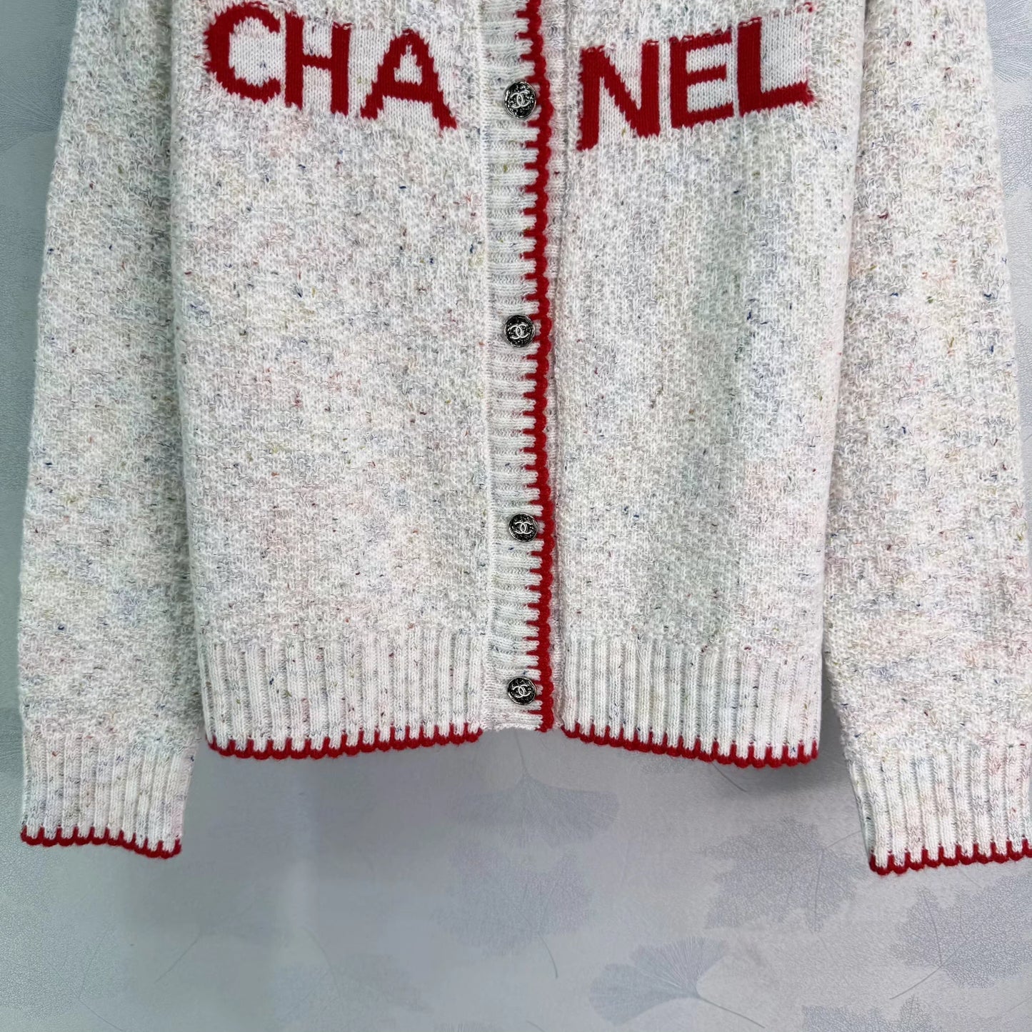White blended yarn cardigan