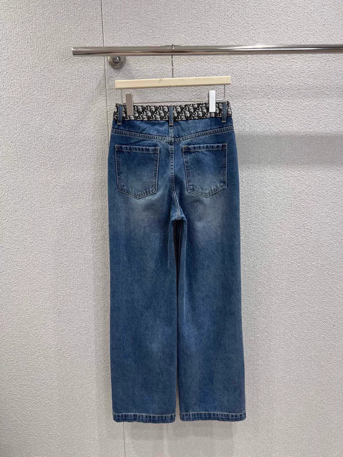 Color-blocked straight-leg jeans