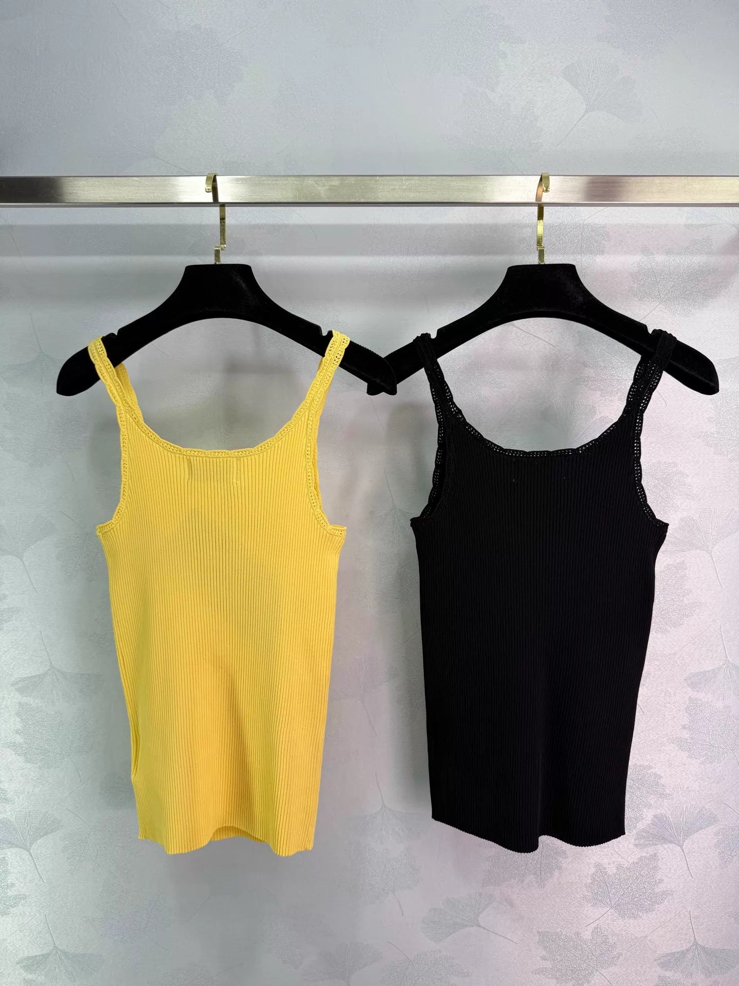 26ss Triangle logo lace camisole