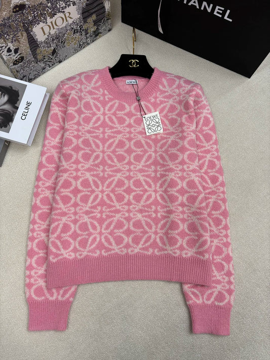 Color-blocked logo top