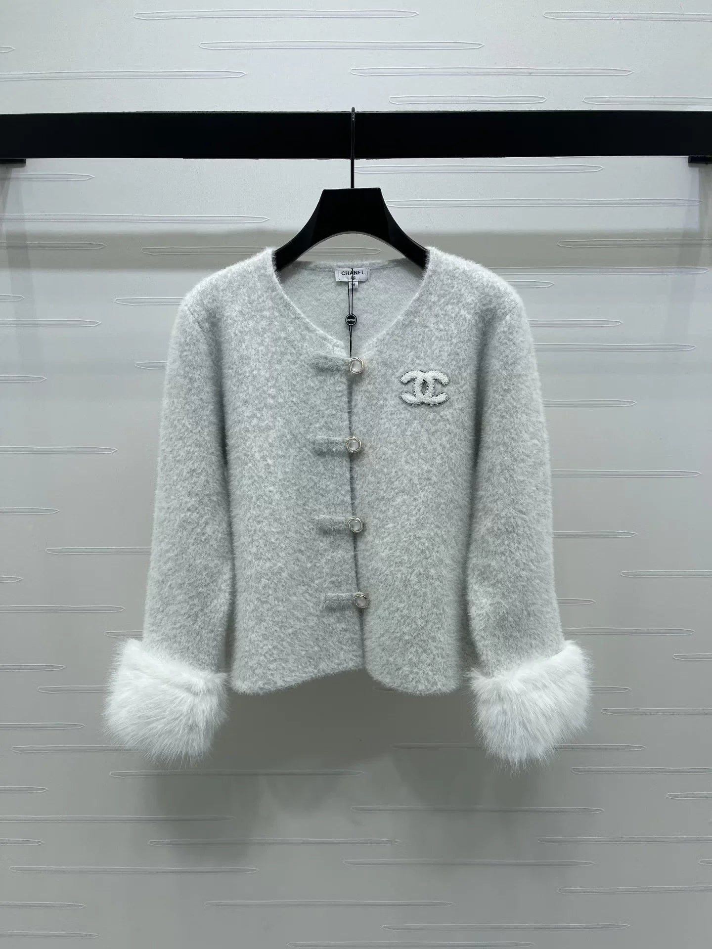 Detachable woolen sleeve round neck cardigan