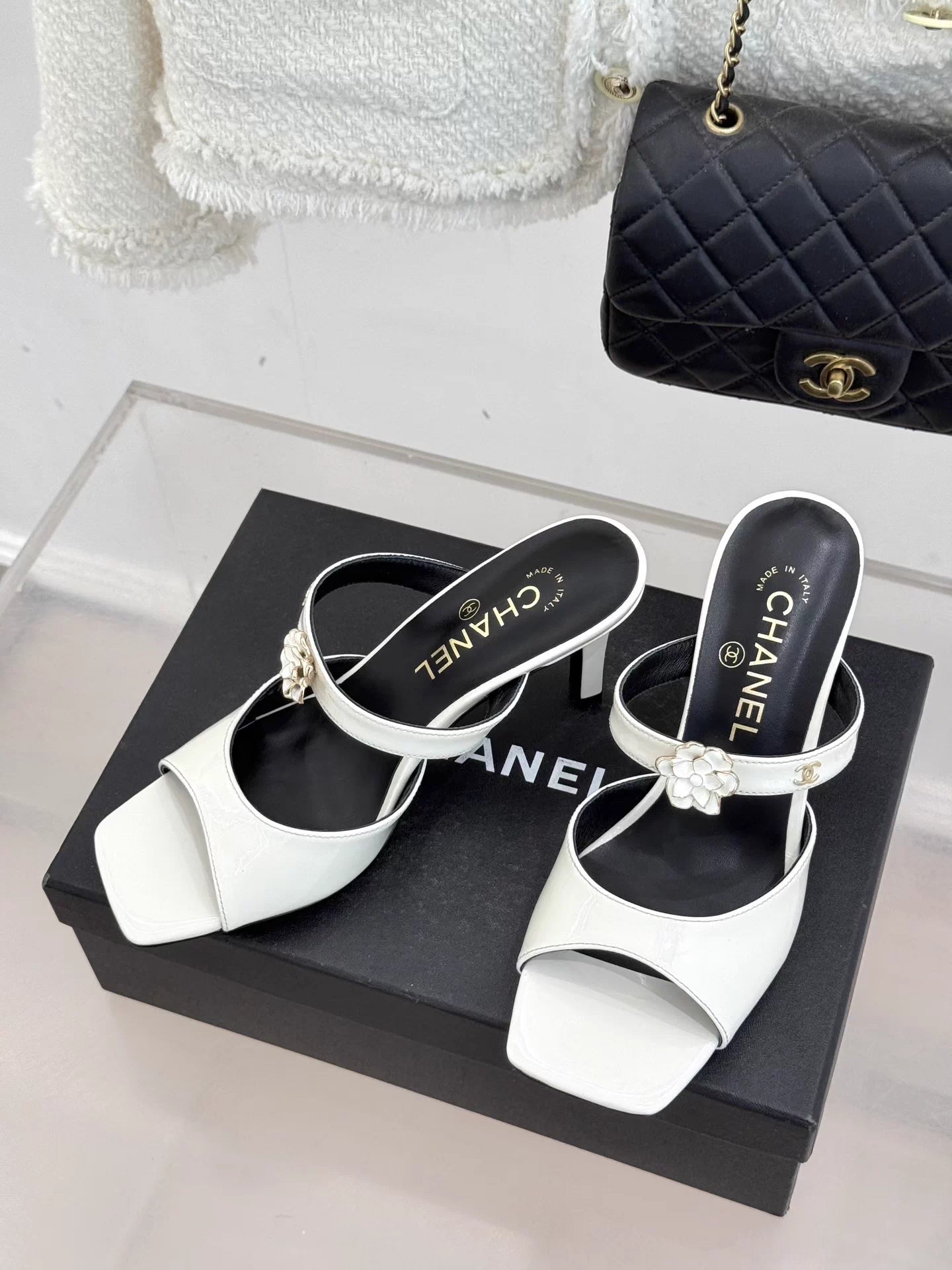 Square-toe peep-toe sandals