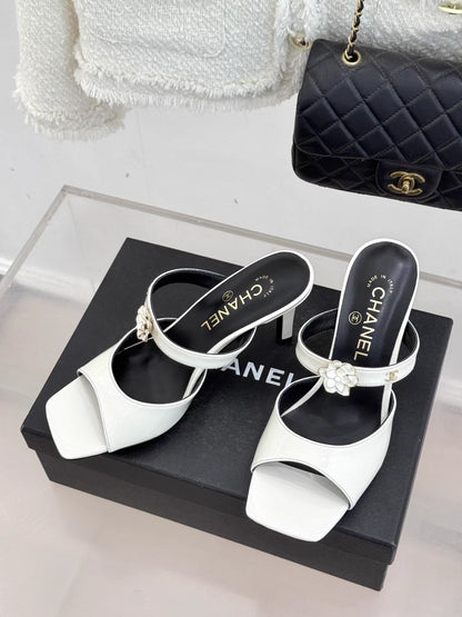 Square-toe peep-toe sandals