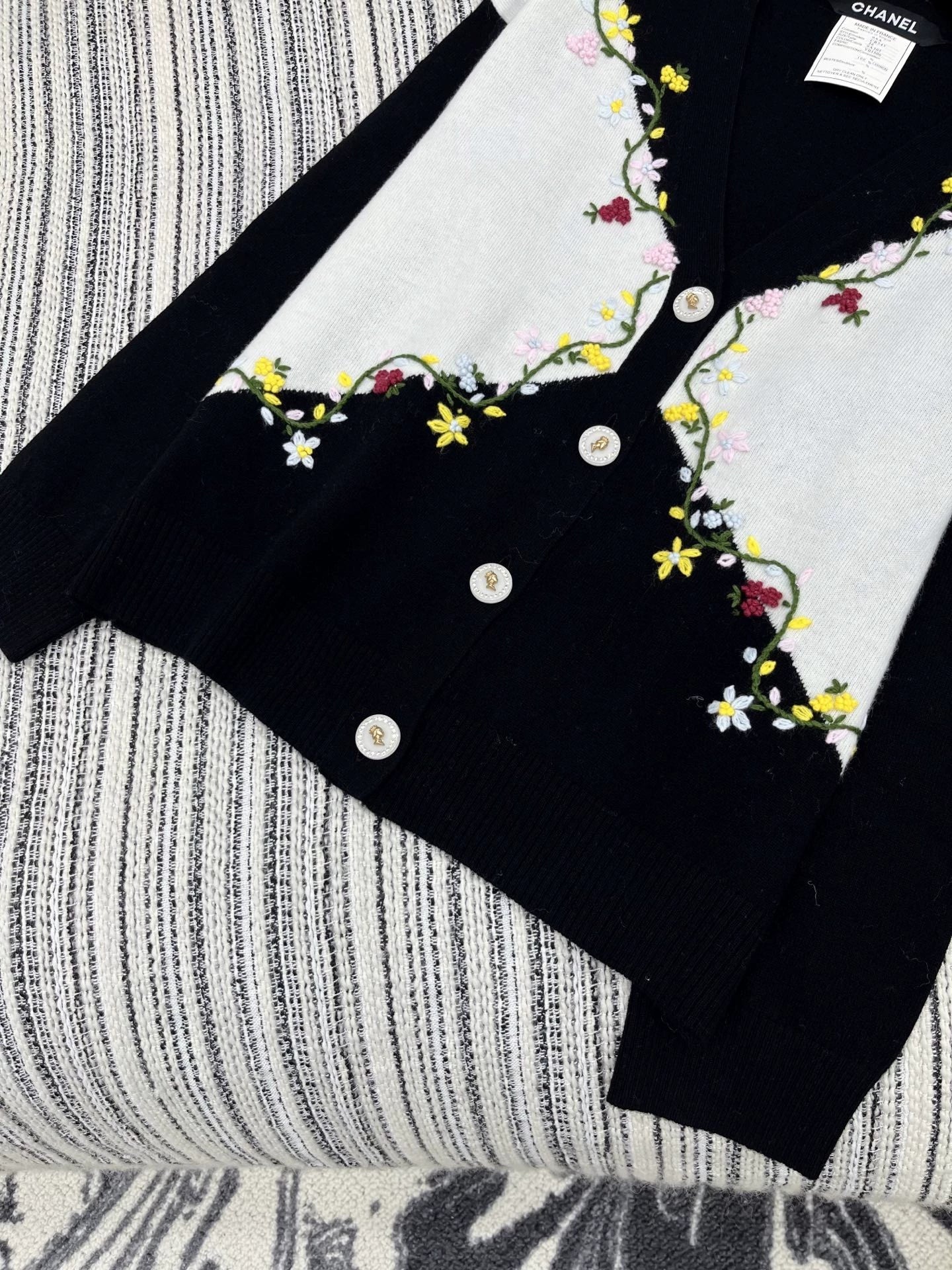 25fw Single breasted V-neck cardigan