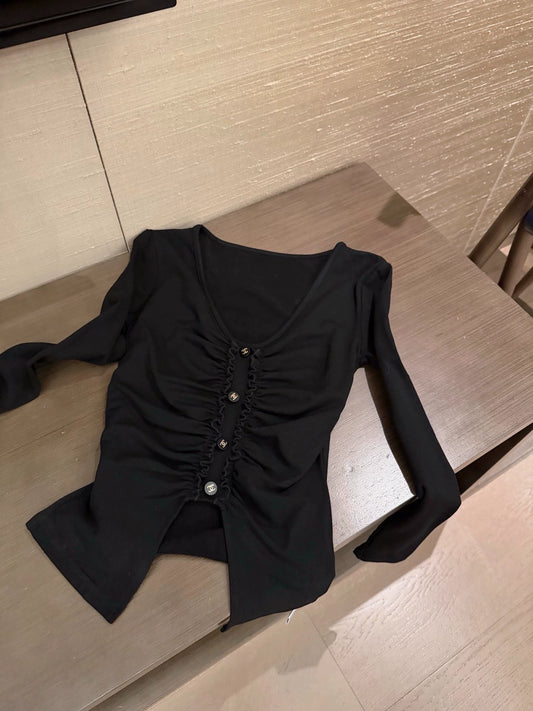 26Early Autumn New Arrival: Vintage-Inspired "Chanel-Style" Long-Sleeve Top with Pleated Details and Fleece Lining