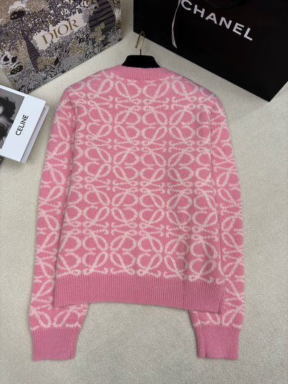 Color-blocked logo top