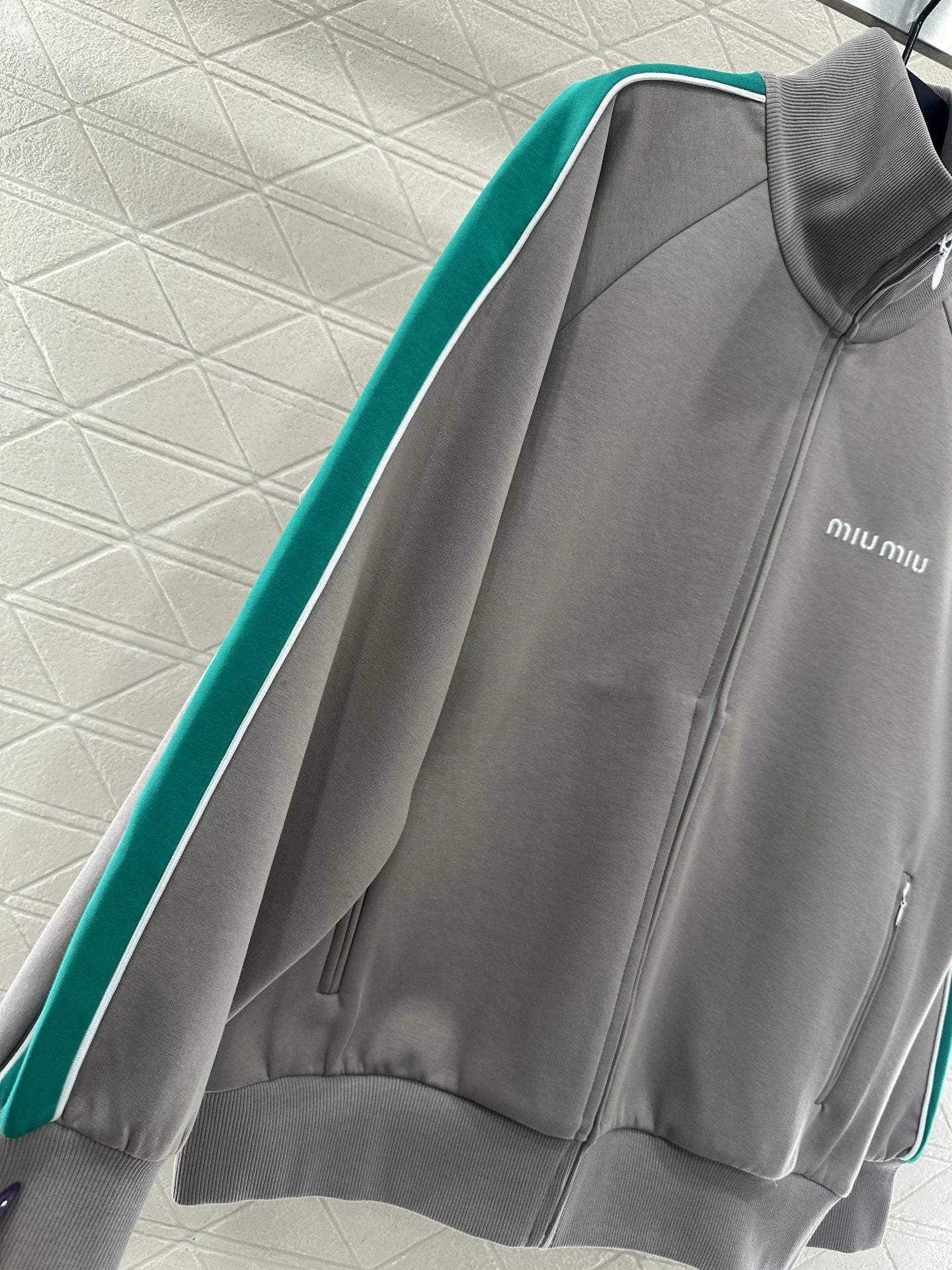 Stand-up collar woven casual jacket