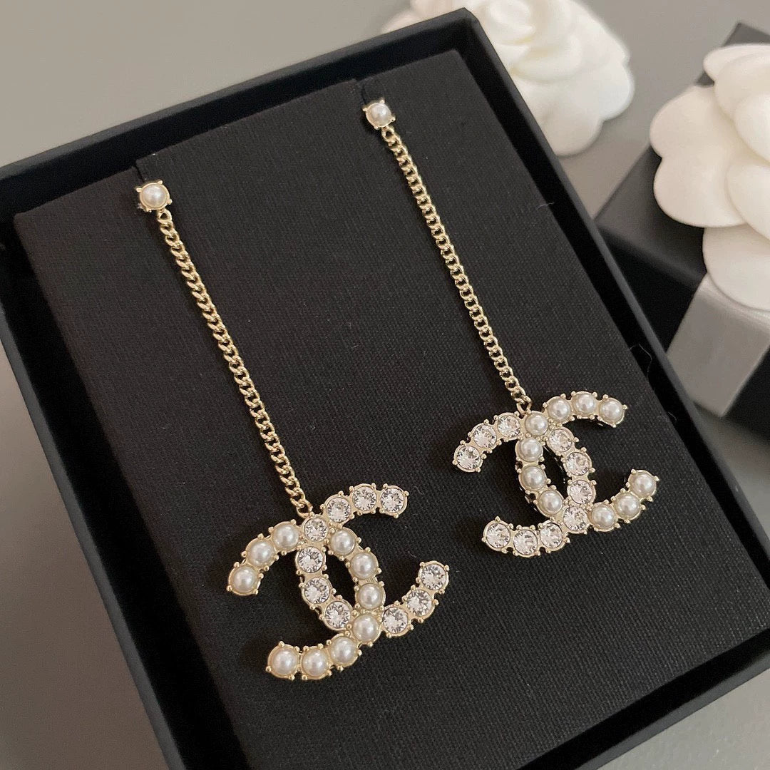 Long chain hanging double C-ear studs