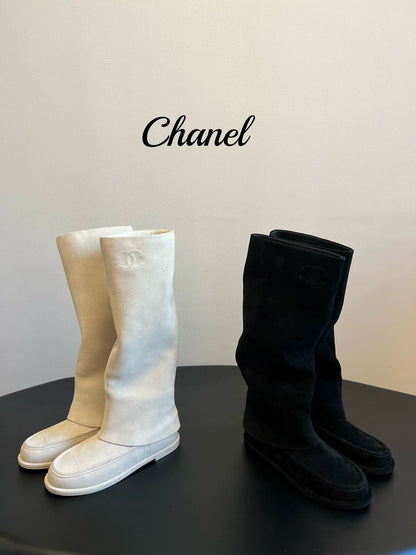 Suede boots