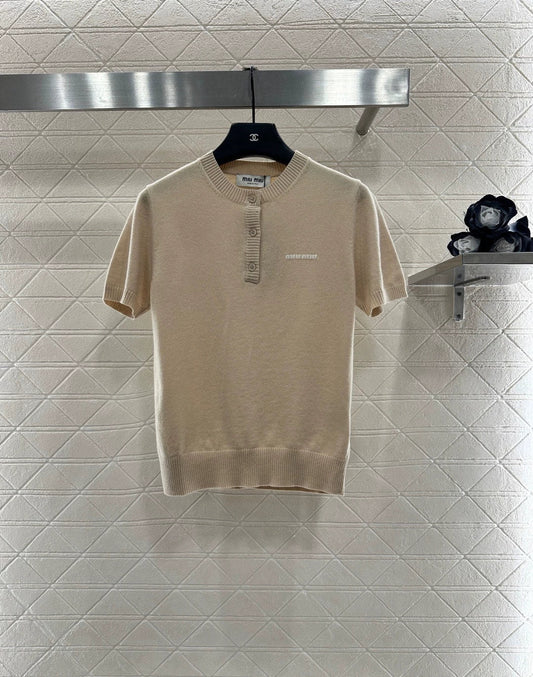 Button half open knit short sleeved shirt
