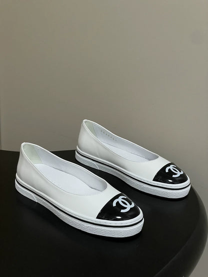 Color-blocked low-cut flats