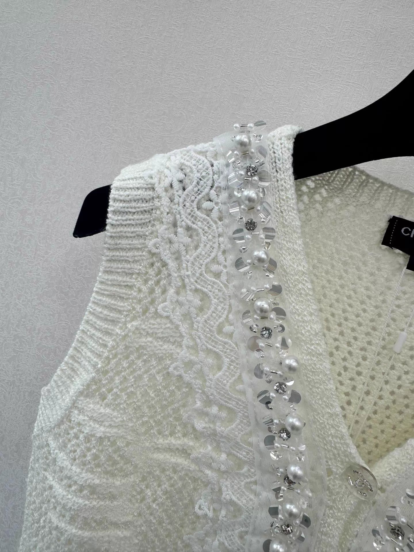 26ss Lace-trimmed openwork knit vest