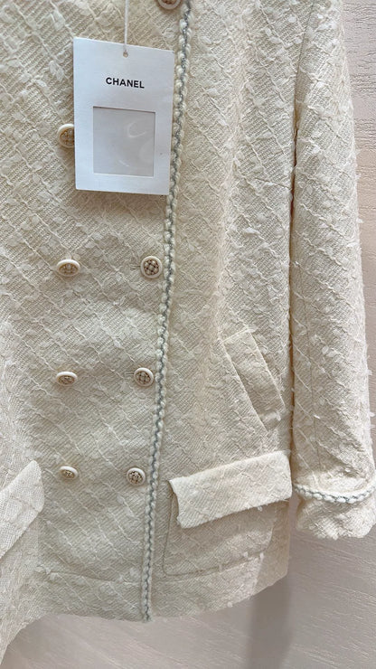 Double-breasted coat with pockets