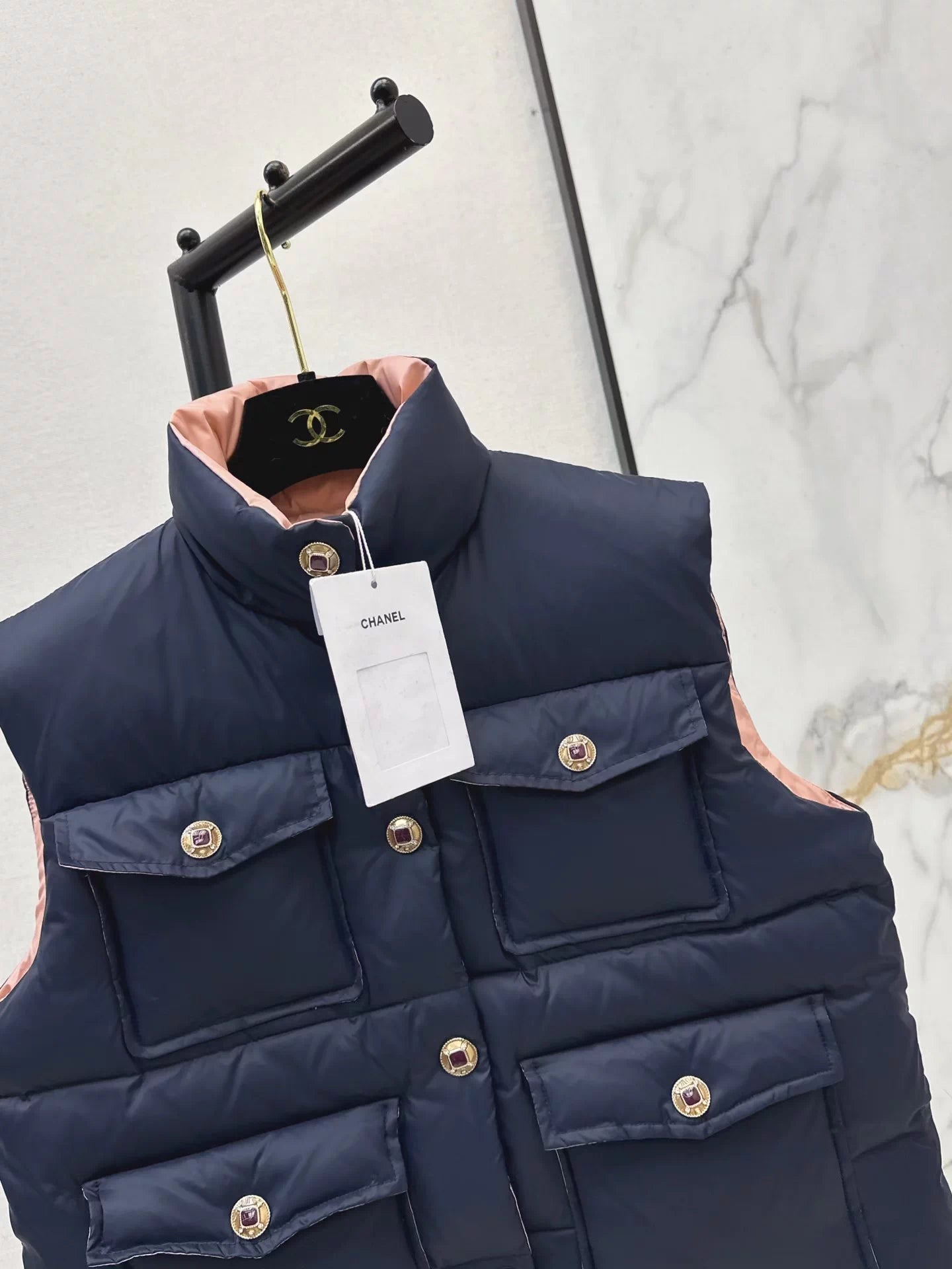 Stand-up collar down vest