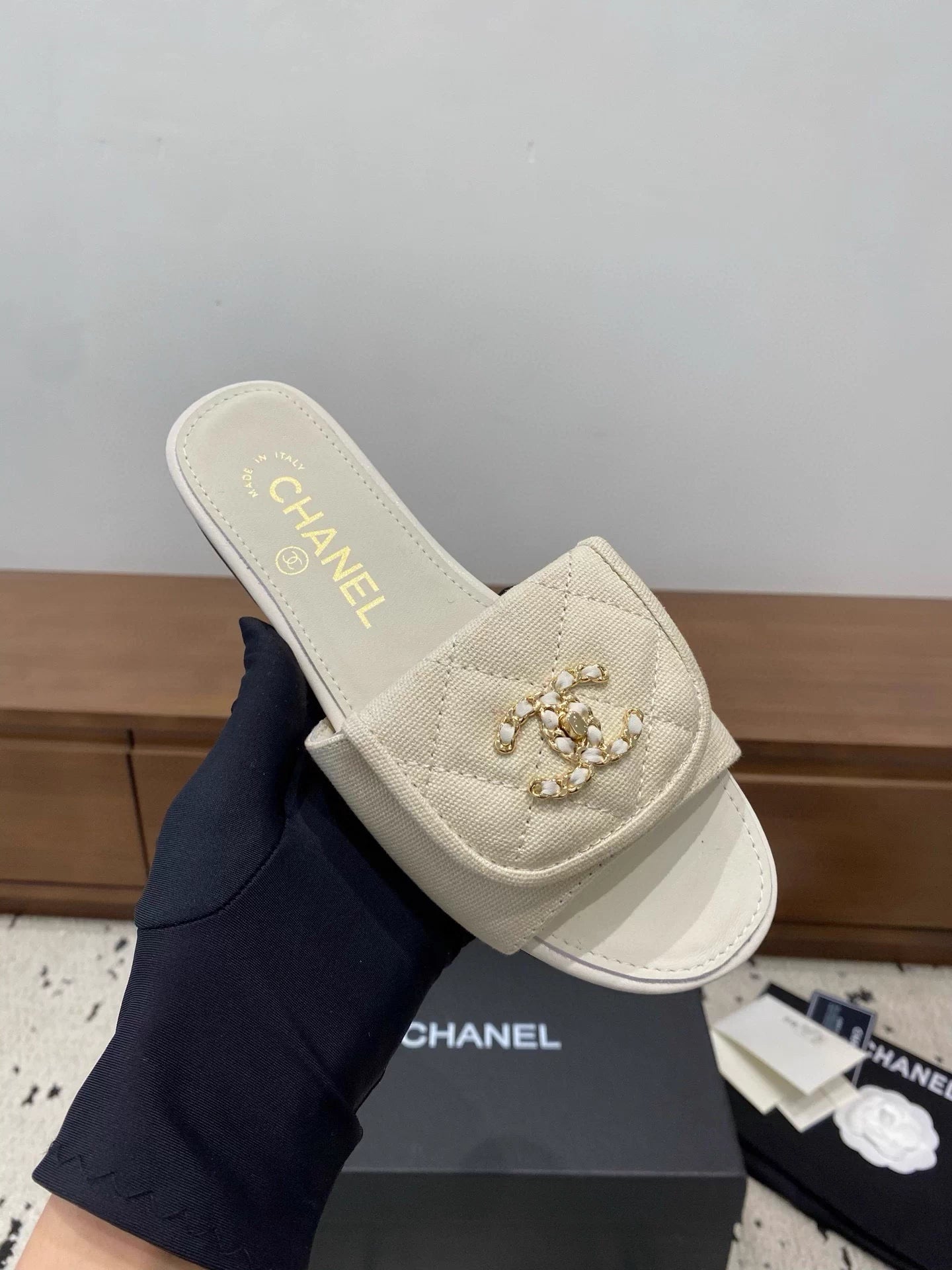 Backpack buckles slippers
