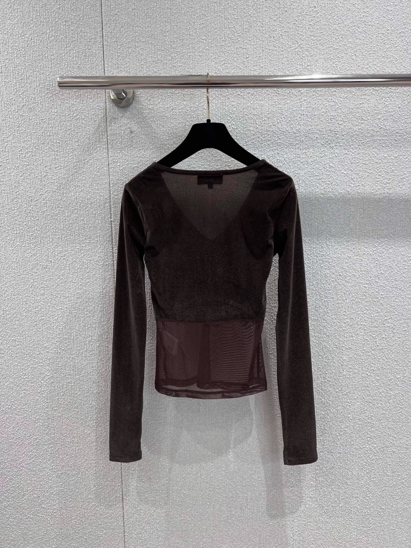 Mesh-paneled base layer