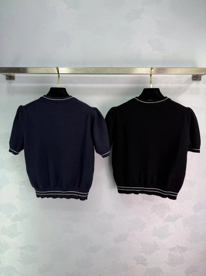 Short-sleeved knit top
