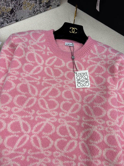 Color-blocked logo top