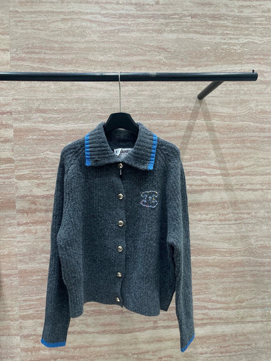 Collar contrasting sweater
