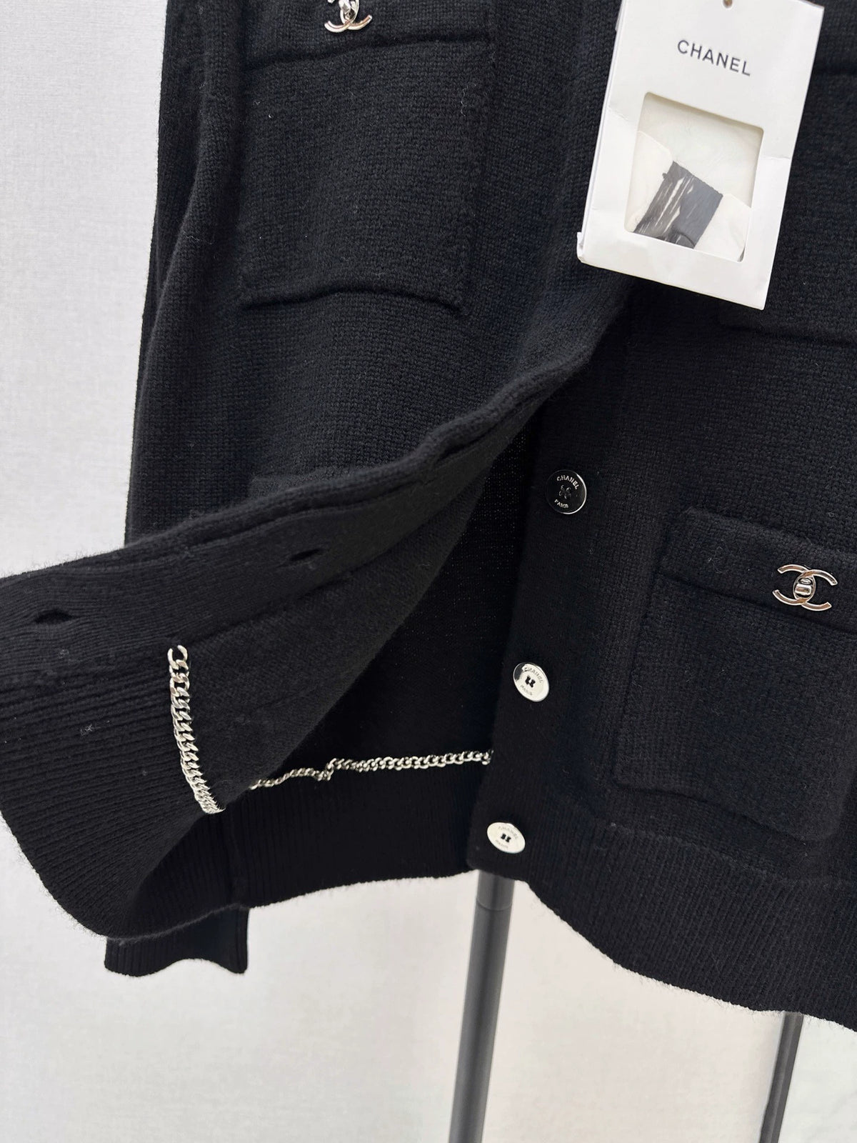 26 New-Season Crew-Neck Knitted Cardigan