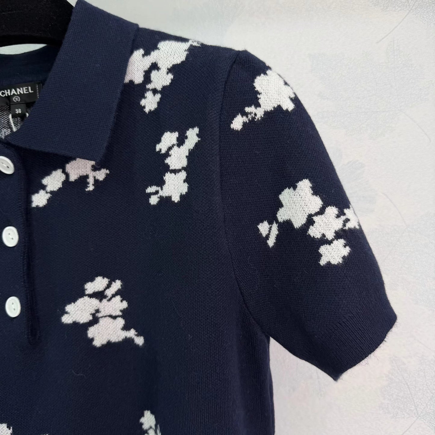 Short-sleeved polo shirt