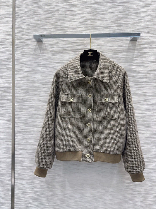 26New Long-Sleeve Jacket with Contrast-Color Pockets