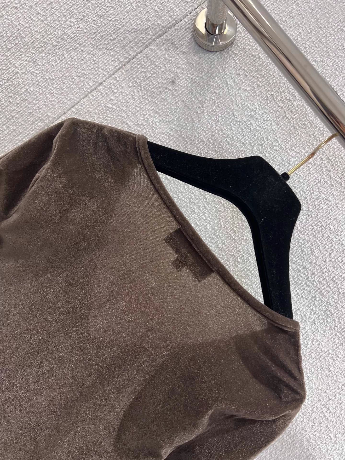 Mesh-paneled base layer