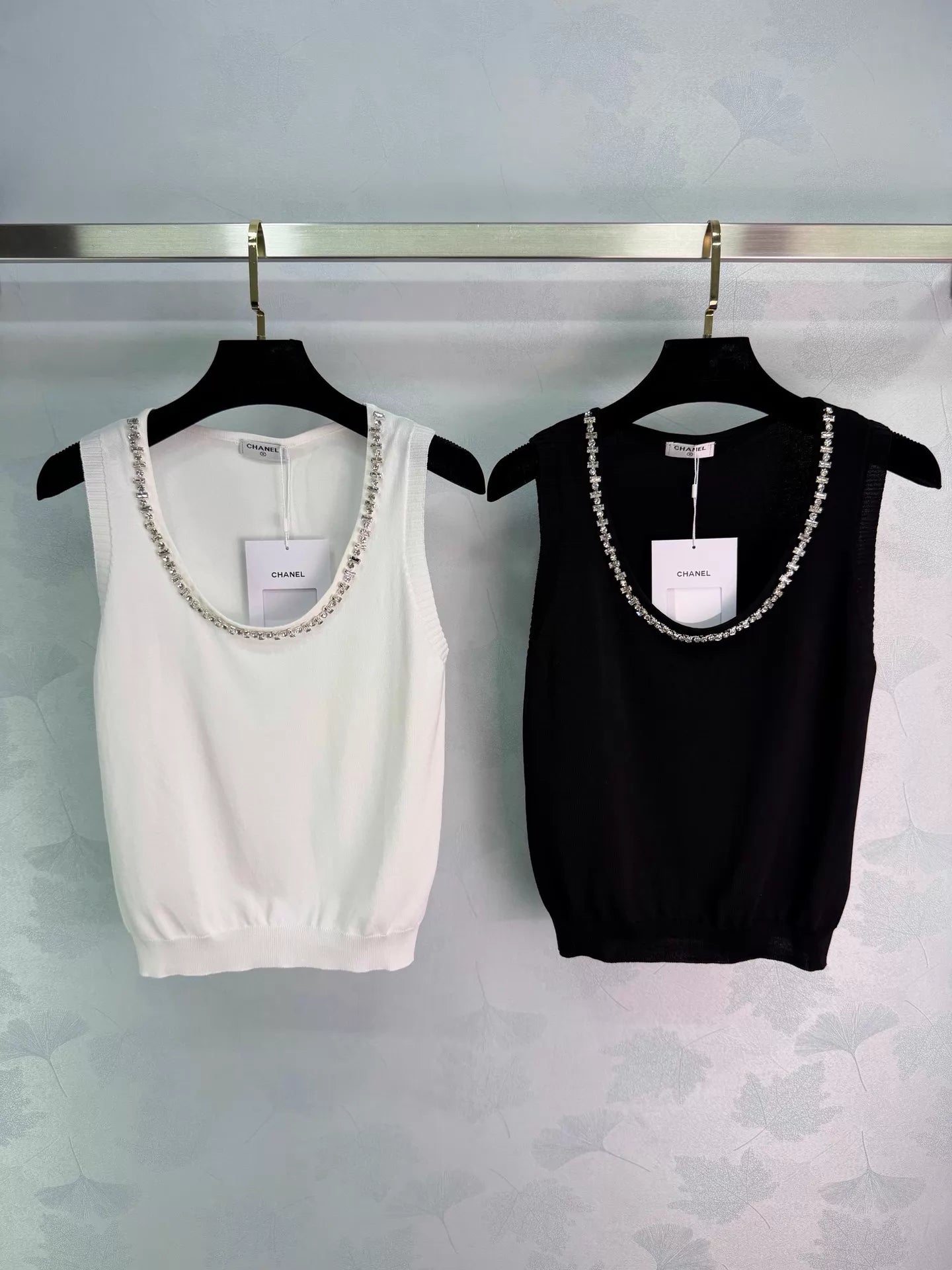26ss Beaded Neckline Knit Vest
