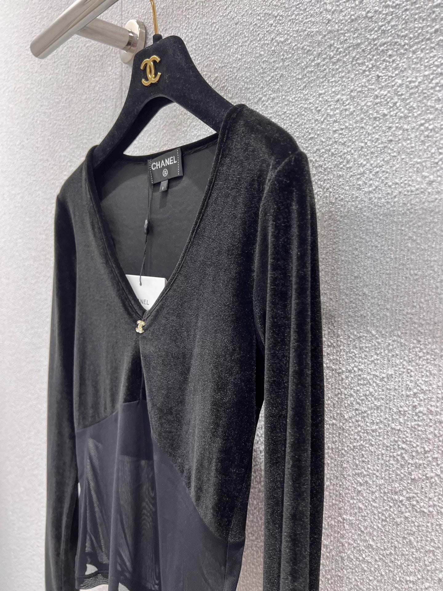 Mesh-paneled base layer
