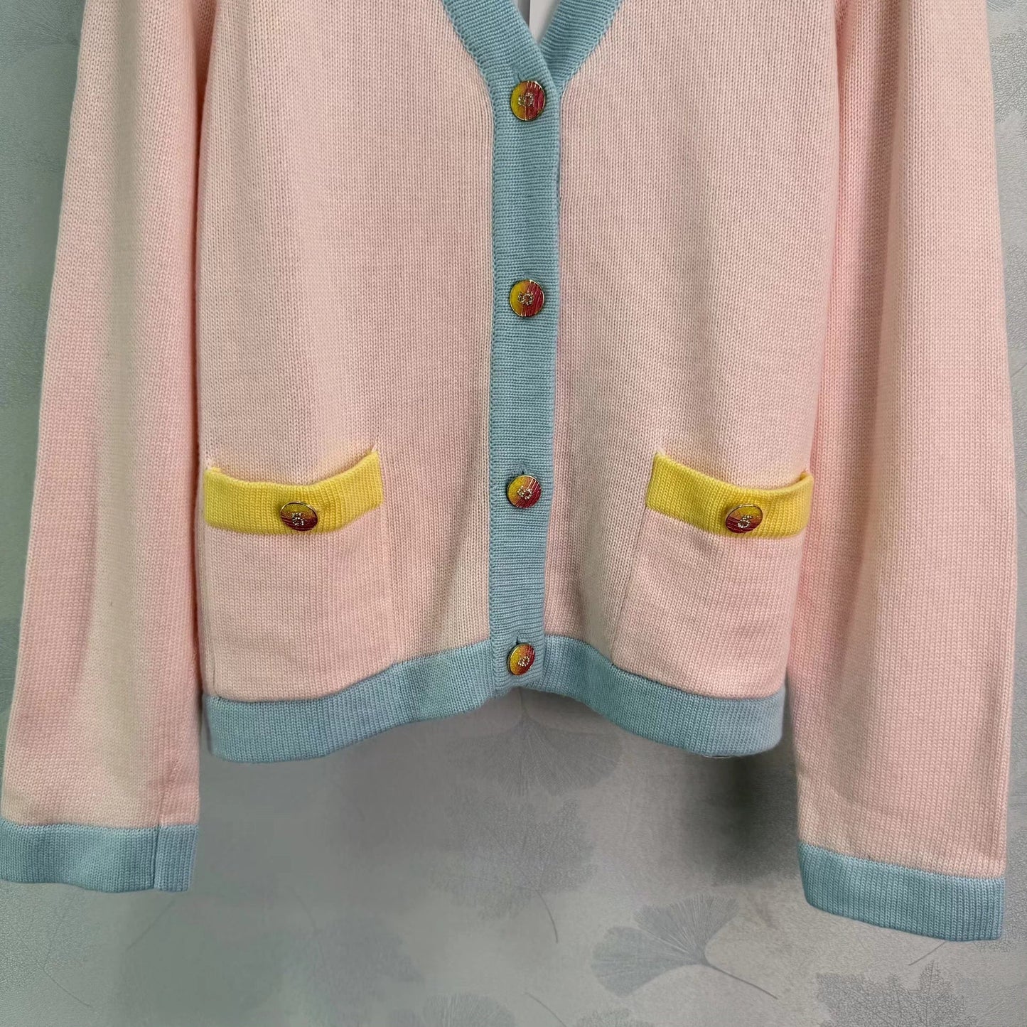 Color-blocked V-neck Cardigan