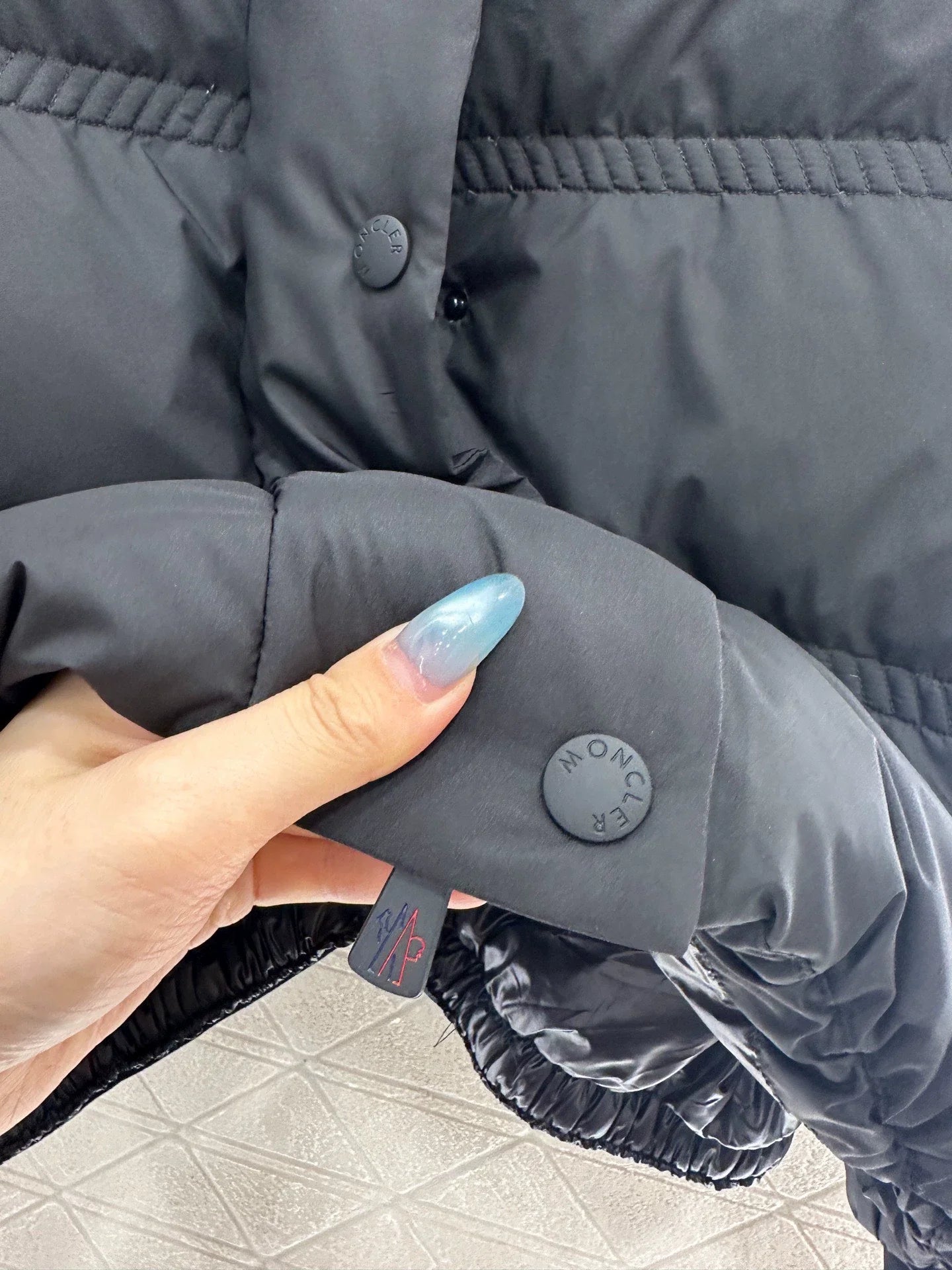 Hooded down jacket
