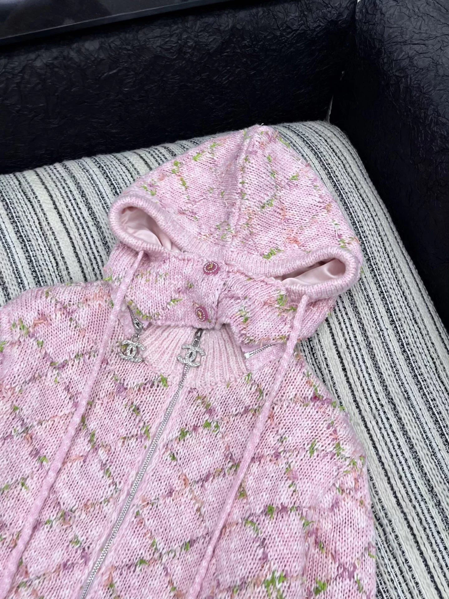 Detachable hat zipper long sleeved knitted jacket