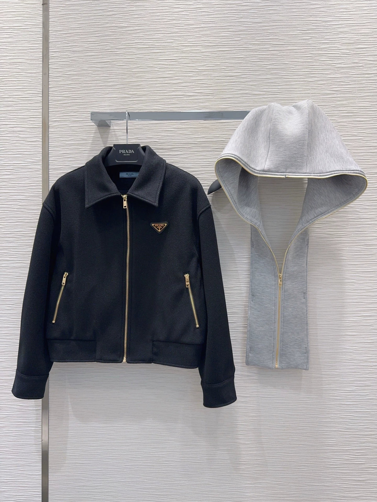 26New Long-Sleeve Wool-Blend Jacket with Triangular Logo and Air-Layer Fabric