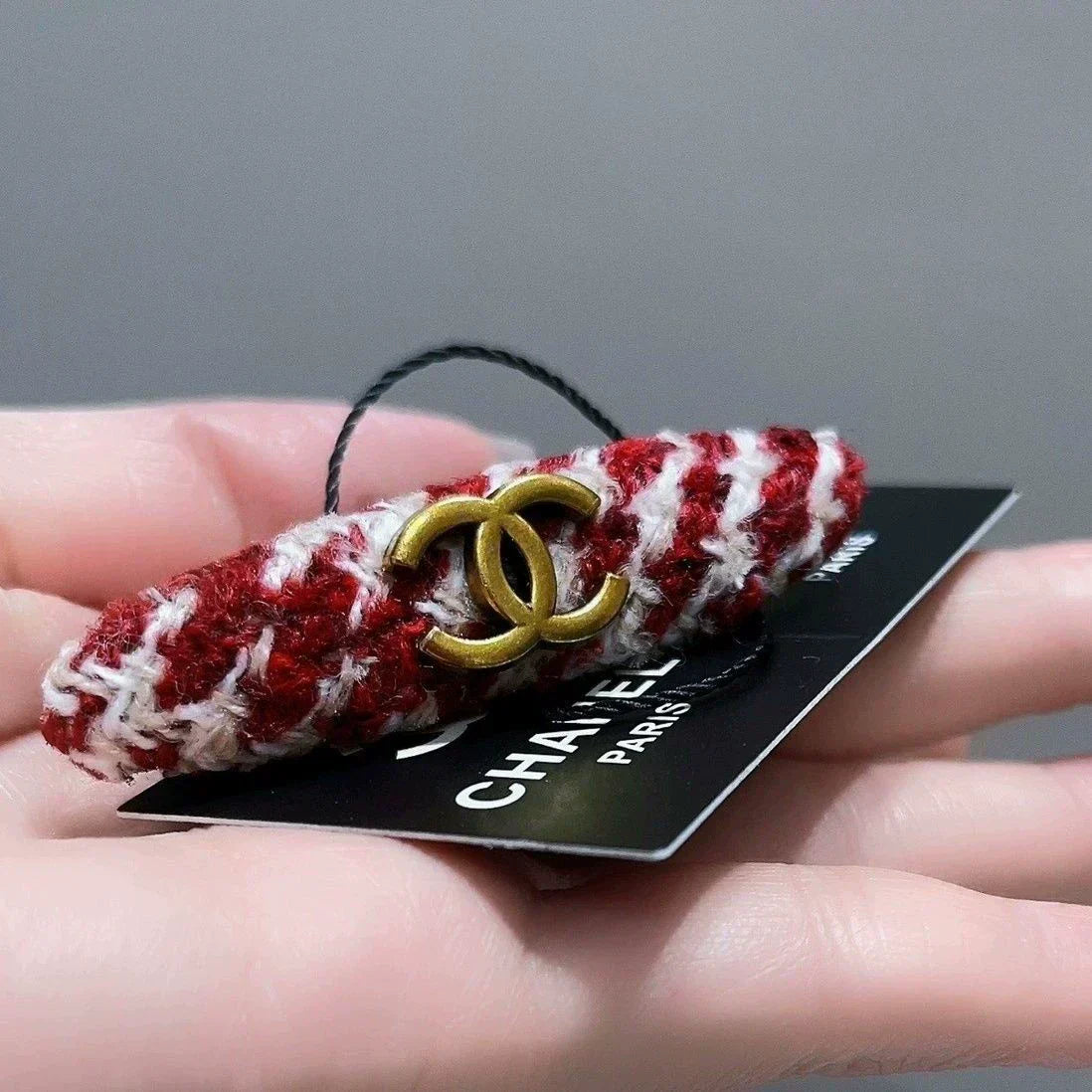 Red duckbill clip