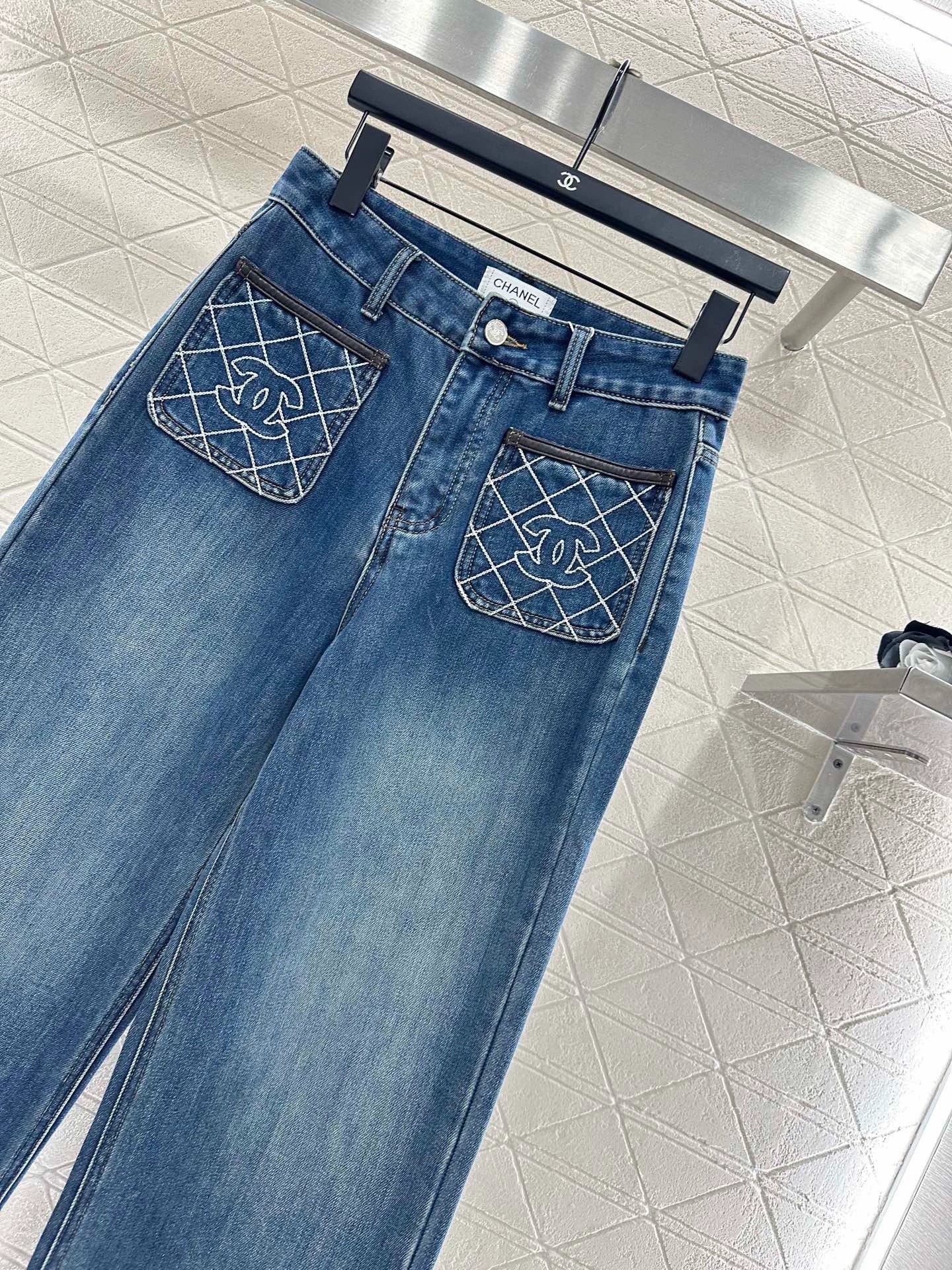 Lingge logo pocket denim straight leg pants