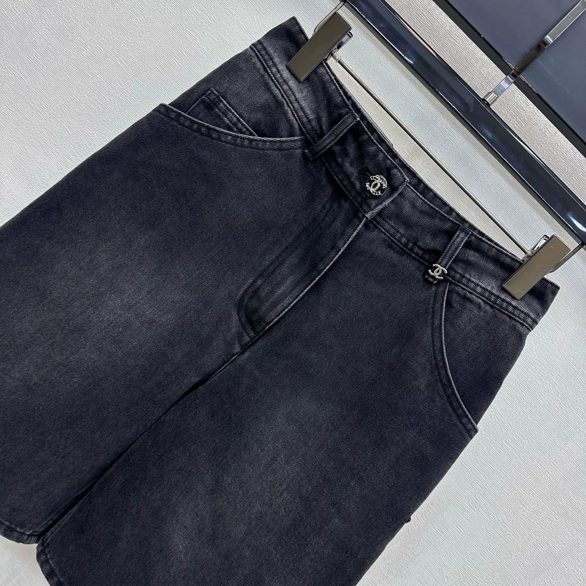 Chanel/26 New Straight-Leg Denim Mid-Length Pants