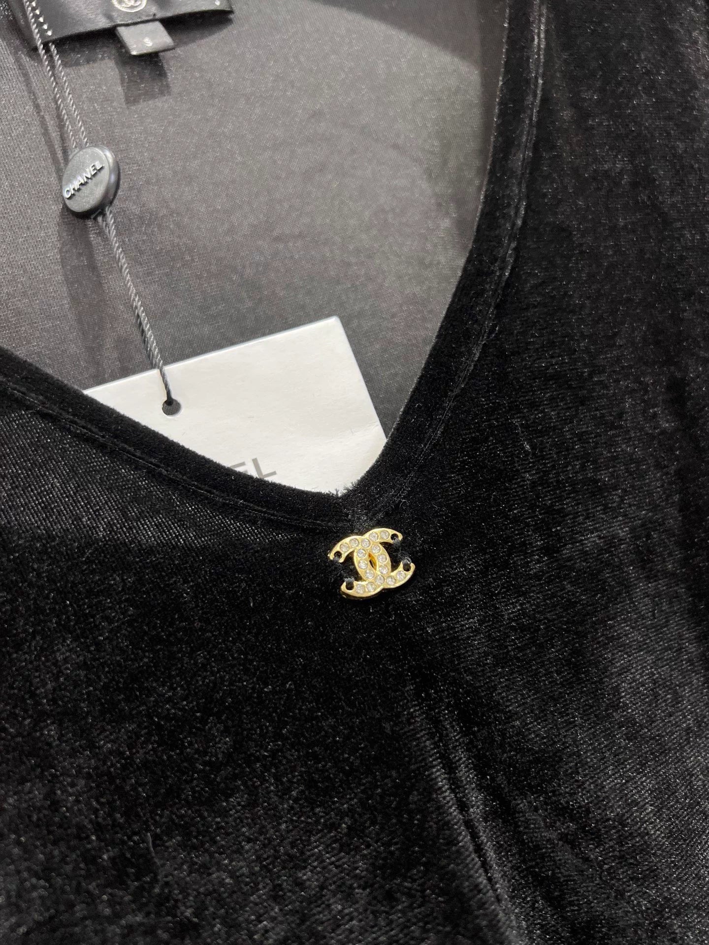 Mesh-paneled base layer