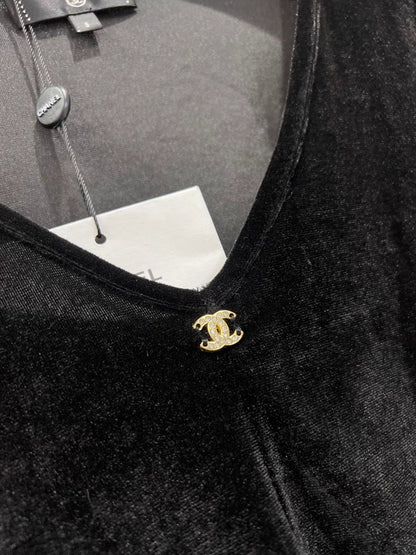 Mesh-paneled base layer