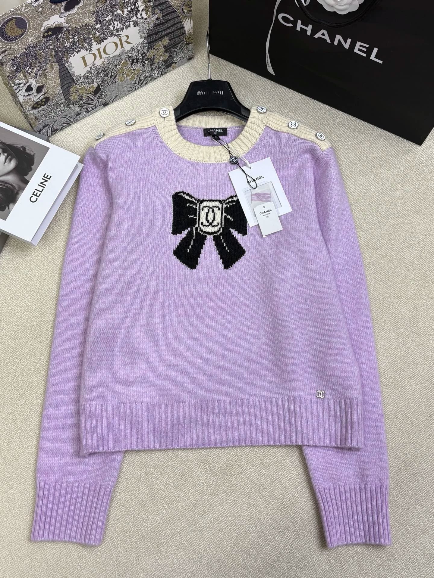 Color-blocked logo bow jacquard top