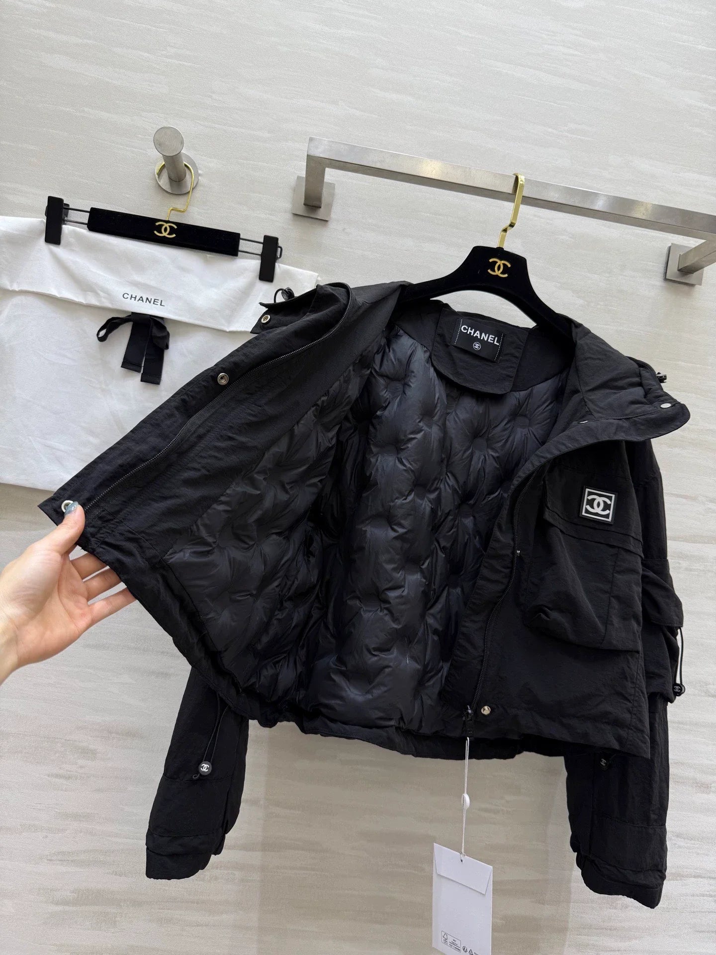 Hooded drawstring down jacket