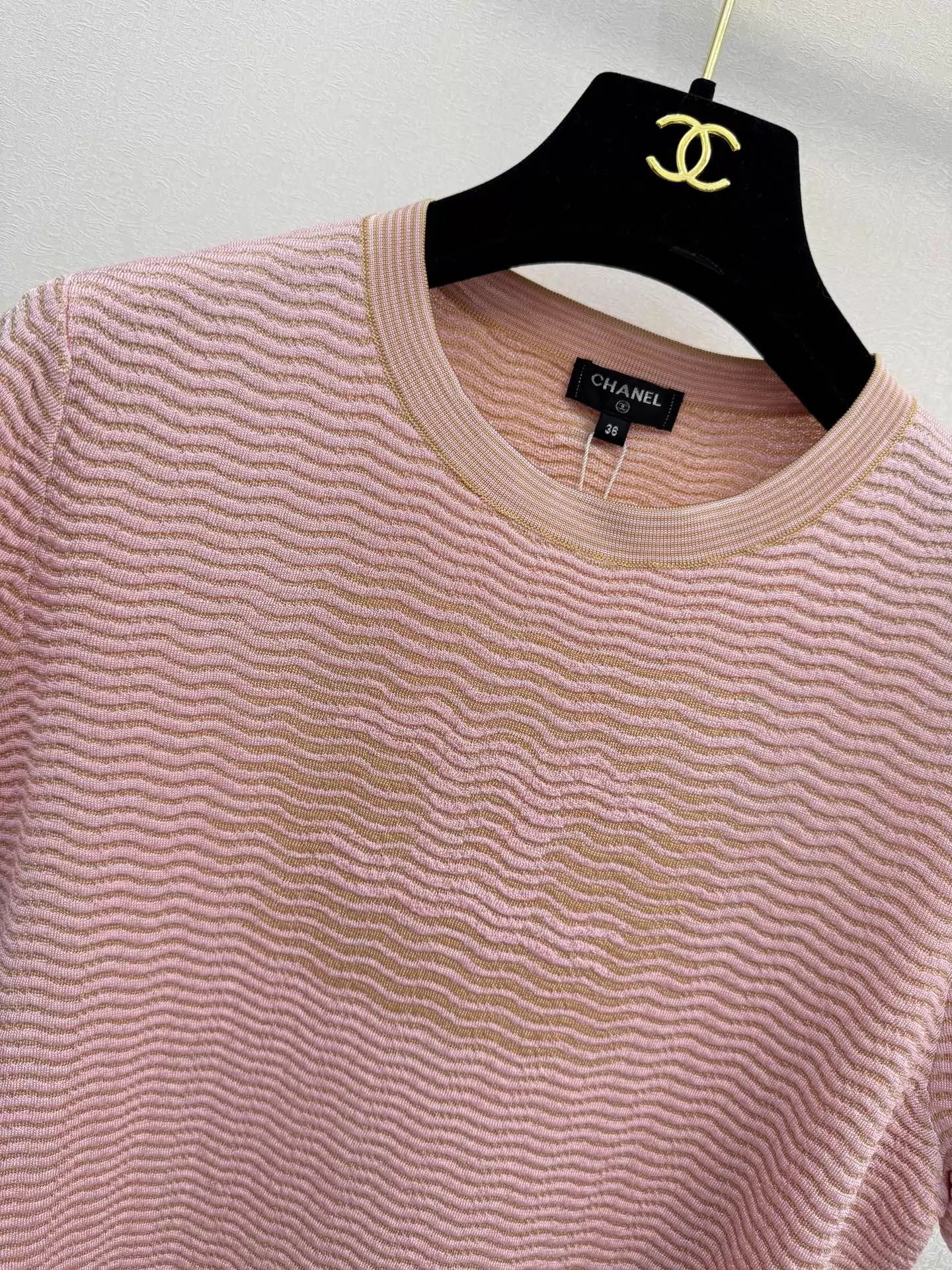 Striped knit short-sleeved shirt
