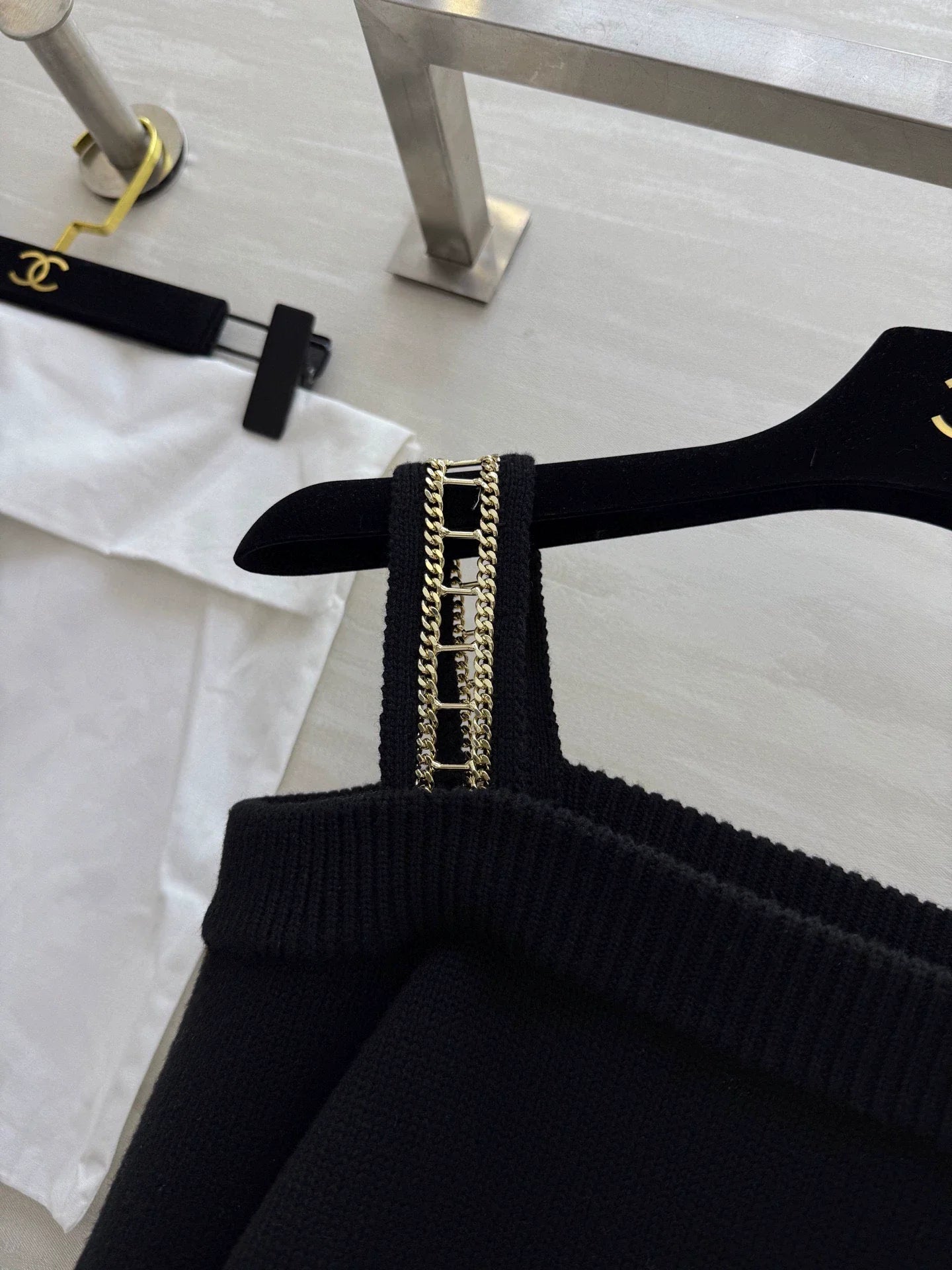 HCashmere chain camisole sweater