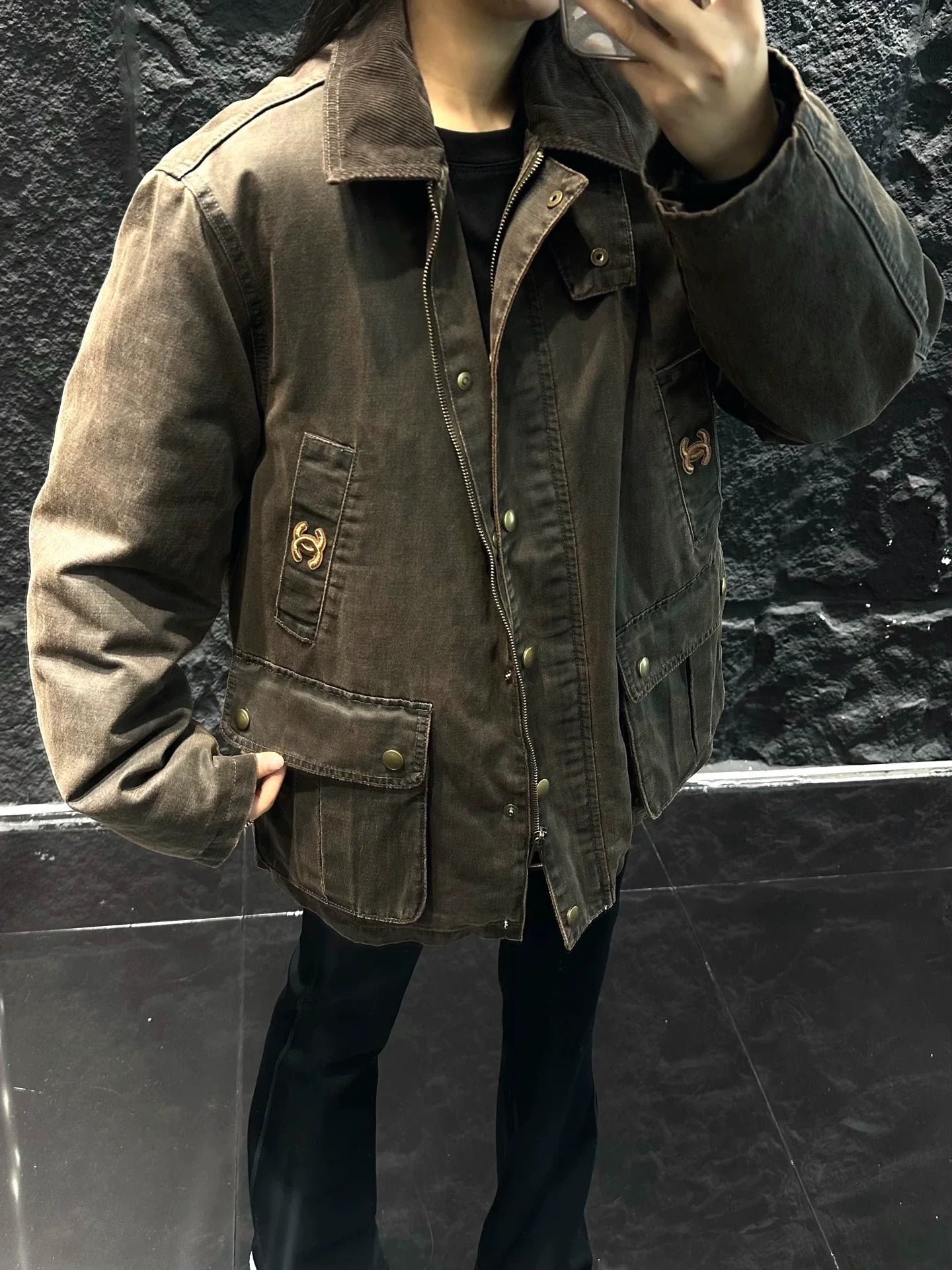 Make old denim workwear and goose down clothing