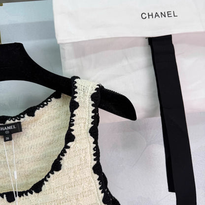 U-neck vest